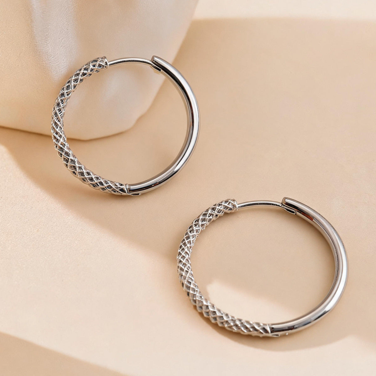圓形不對稱垂墜耳扣