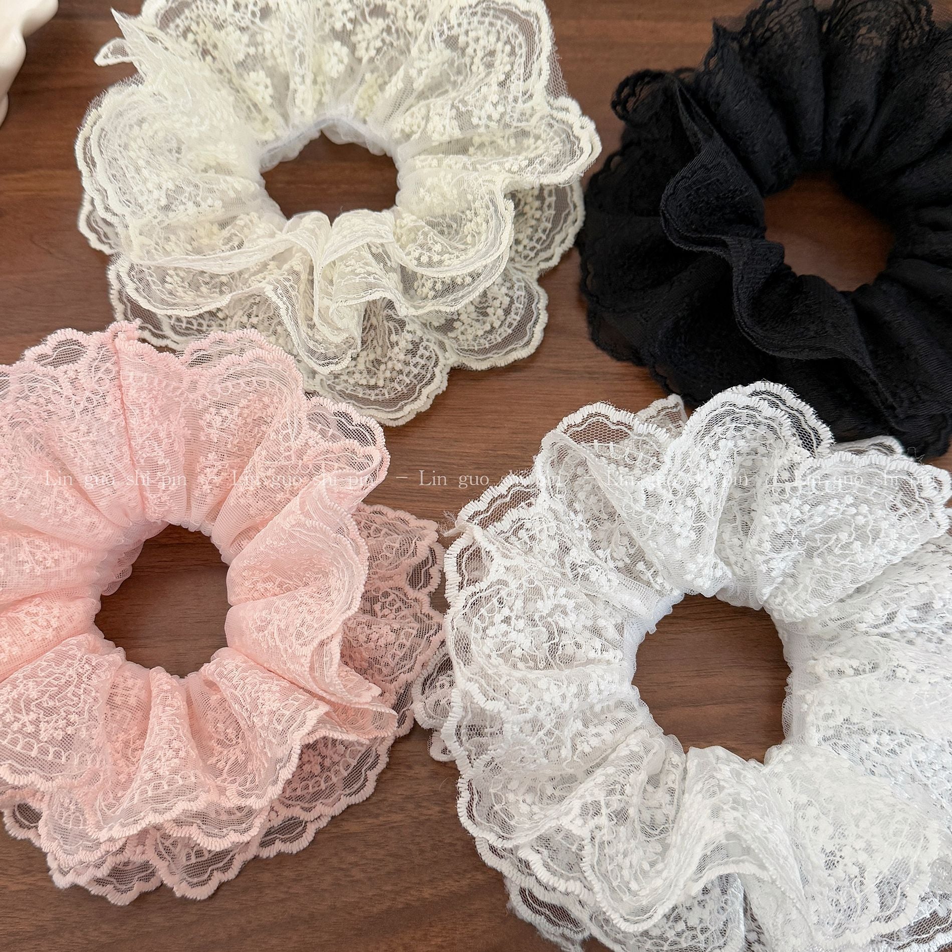 網紗大腸圈刺繡髮圈－淡黃款細節｜https://igowo.tw/