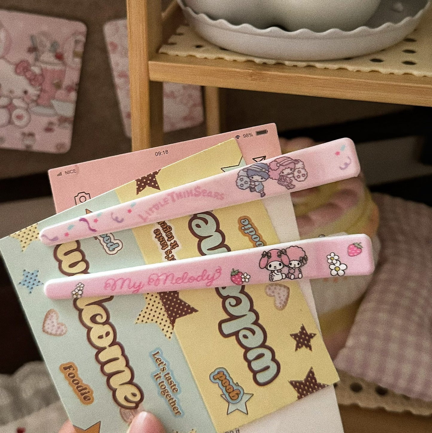 粉色草莓卡通髮夾－商品主圖｜https://igowo.tw/
