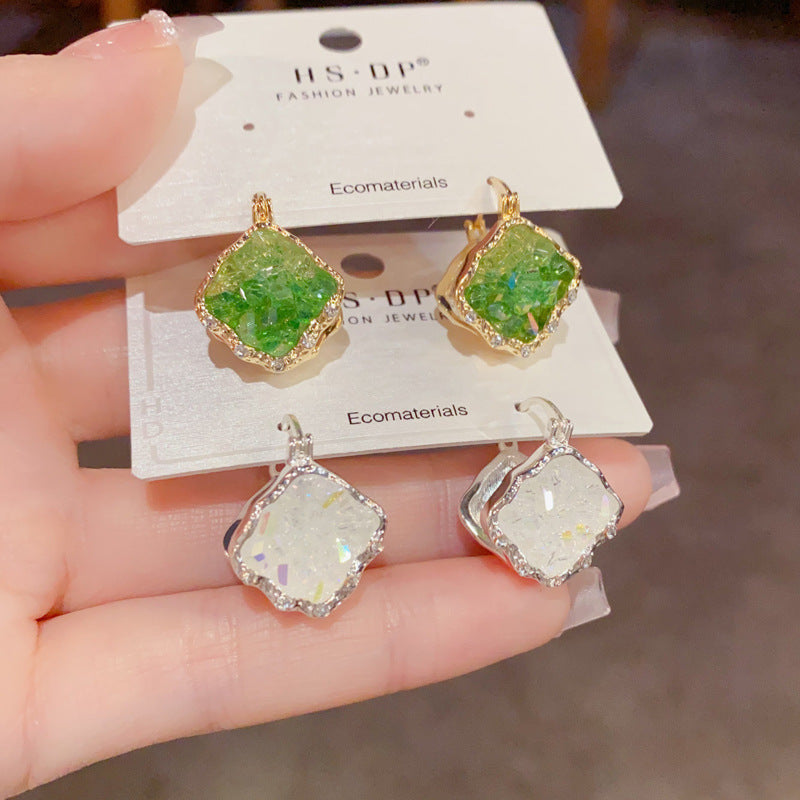 水晶鋯石方形簡約耳扣－商品主圖｜https://igowo.tw/