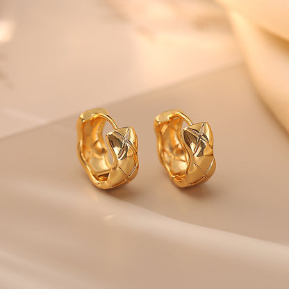 金色格紋誇張耳環－商品主圖｜https://igowo.tw/