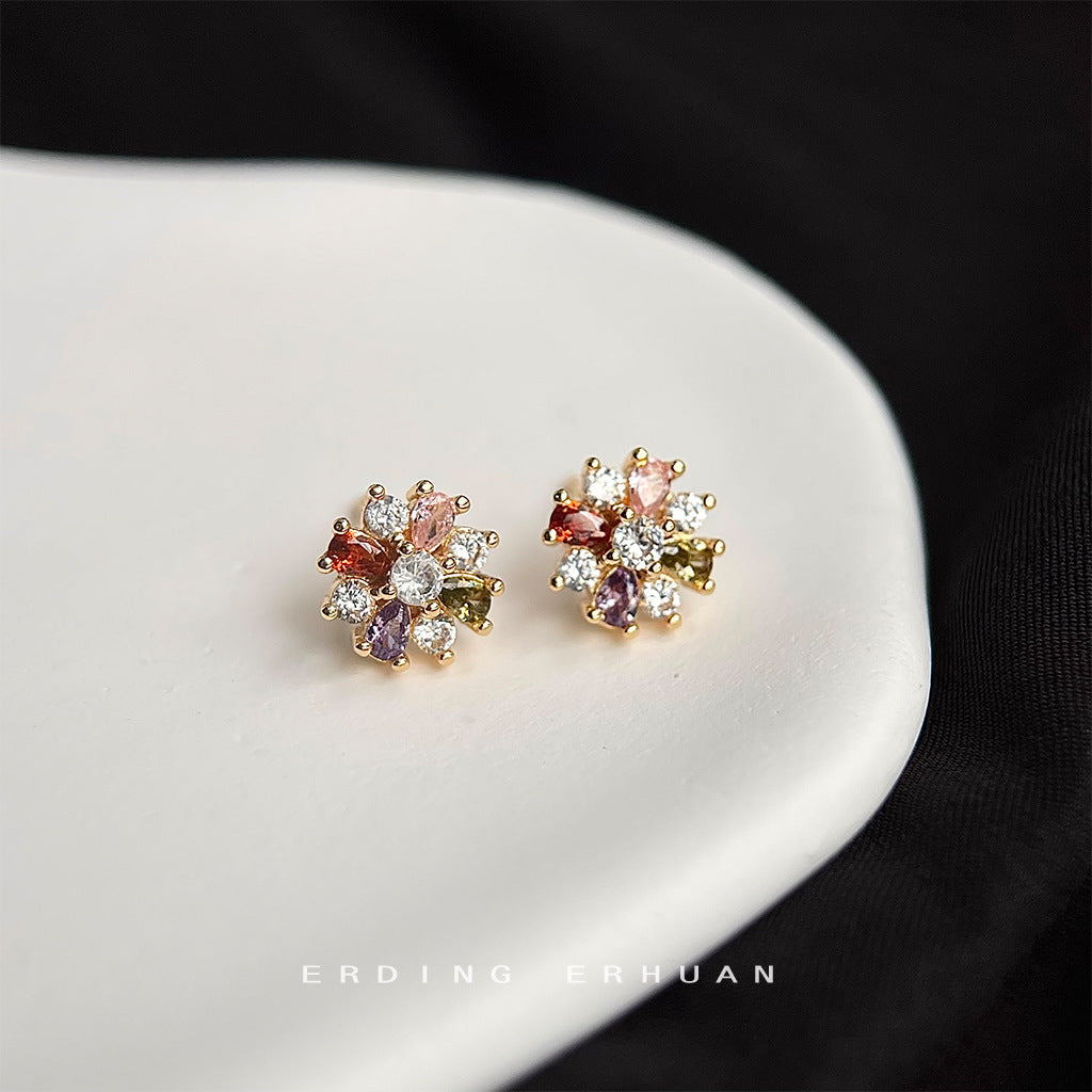 彩色鋯石雪花微鑲耳釘－商品主圖｜https://igowo.tw/