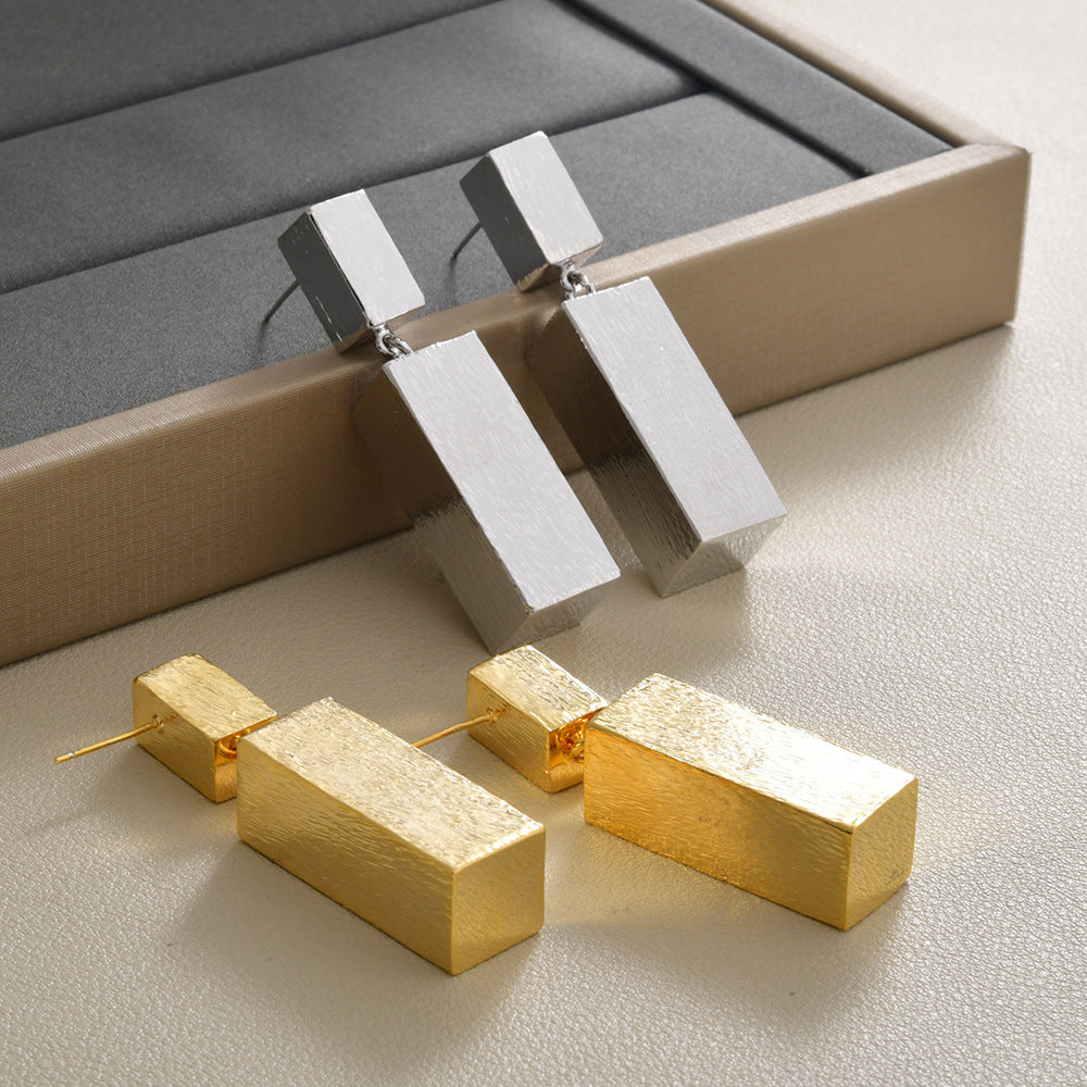 金屬方形立體簡約耳墜－商品主圖｜https://igowo.tw/