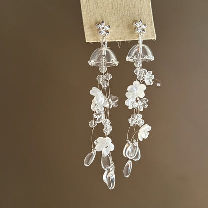 透明水晶花朵流蘇耳環－商品主圖｜https://igowo.tw/