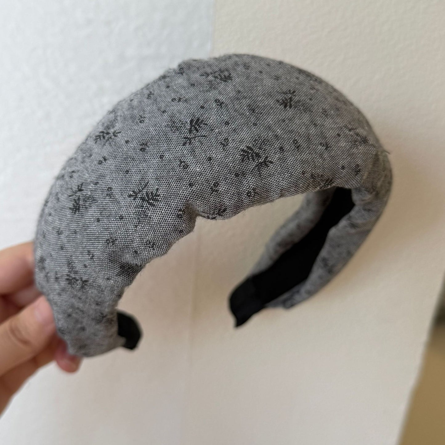 灰色布面波點髮箍