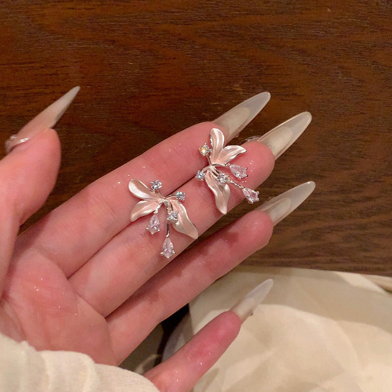 鋯石花朵耳環－商品主圖｜https://igowo.tw/