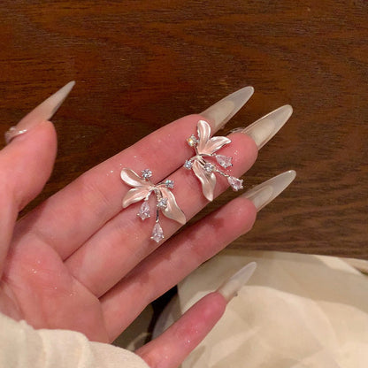 鋯石花朵耳環－商品主圖｜https://igowo.tw/