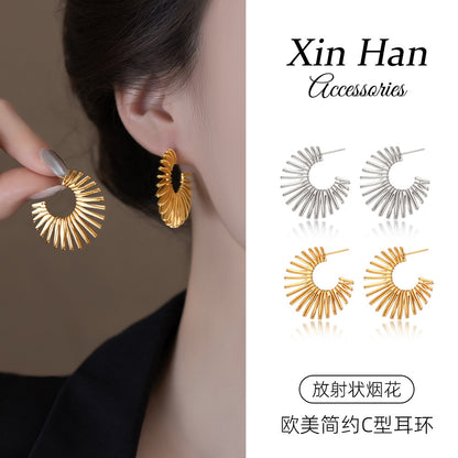 C形誇張耳釘－商品主圖｜https://igowo.tw/