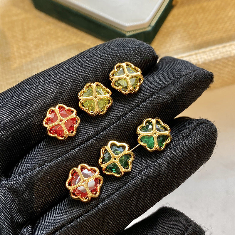 彩色鋯石花朵鏤空耳釘－商品主圖｜https://igowo.tw/