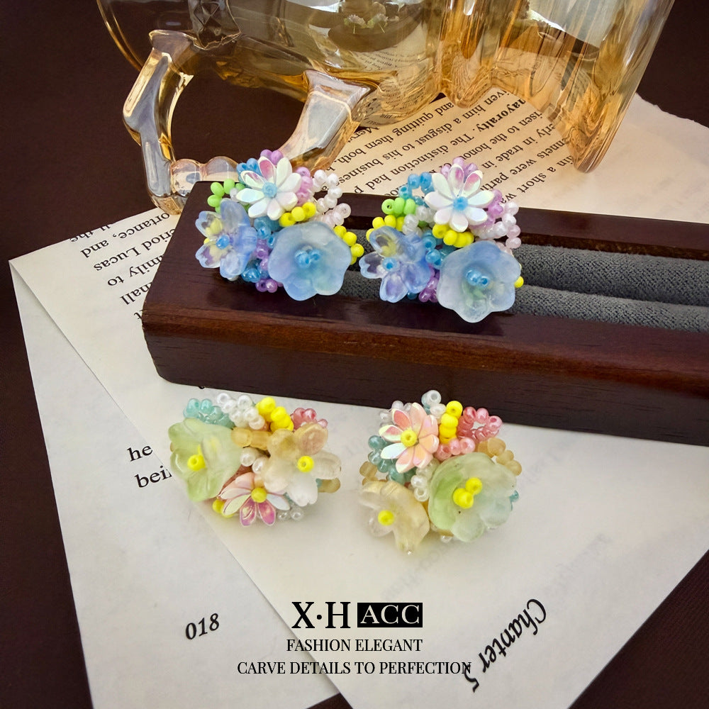 繽紛銀針花朵立體耳釘－銀針-藍色款細節1｜https://igowo.tw/