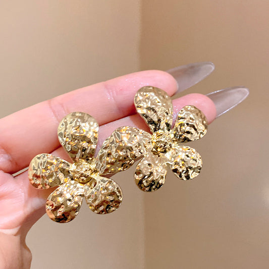 金色金屬花朵復古耳環－商品主圖｜https://igowo.tw/
