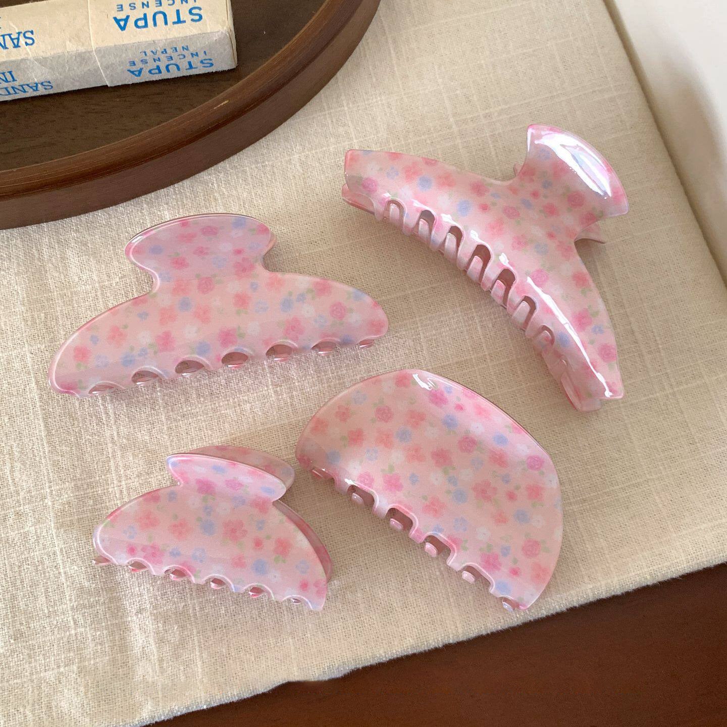 粉色碎花鯊魚夾－商品主圖｜https://igowo.tw/
