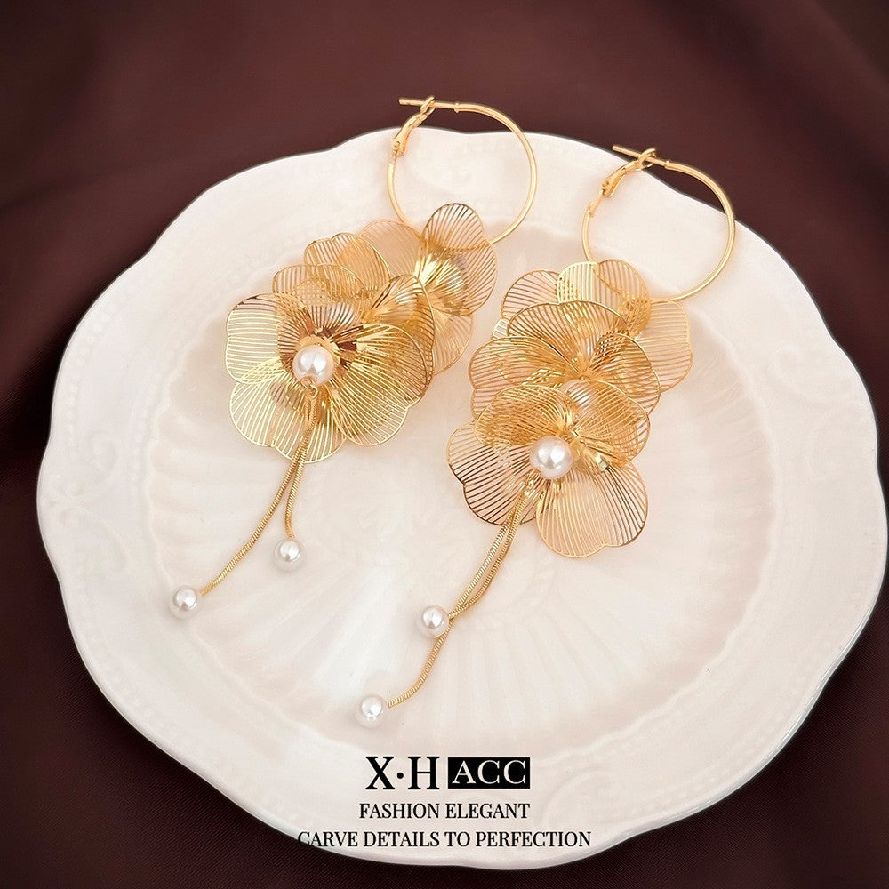 珍珠鋯石山茶花耳釘－細節特寫80｜https://igowo.tw/