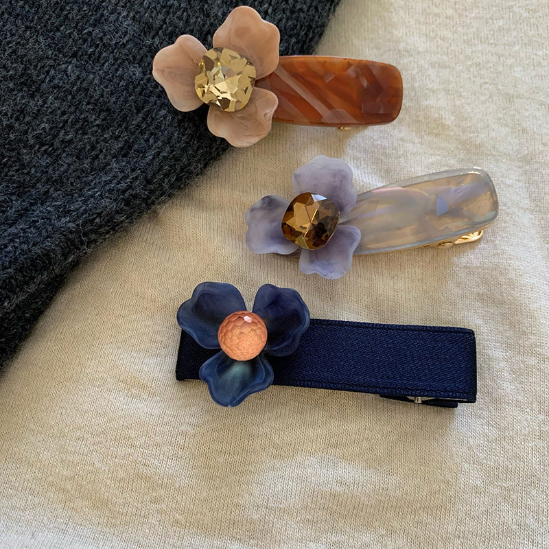 藍色水晶花朵磨砂髮夾－商品主圖｜https://igowo.tw/