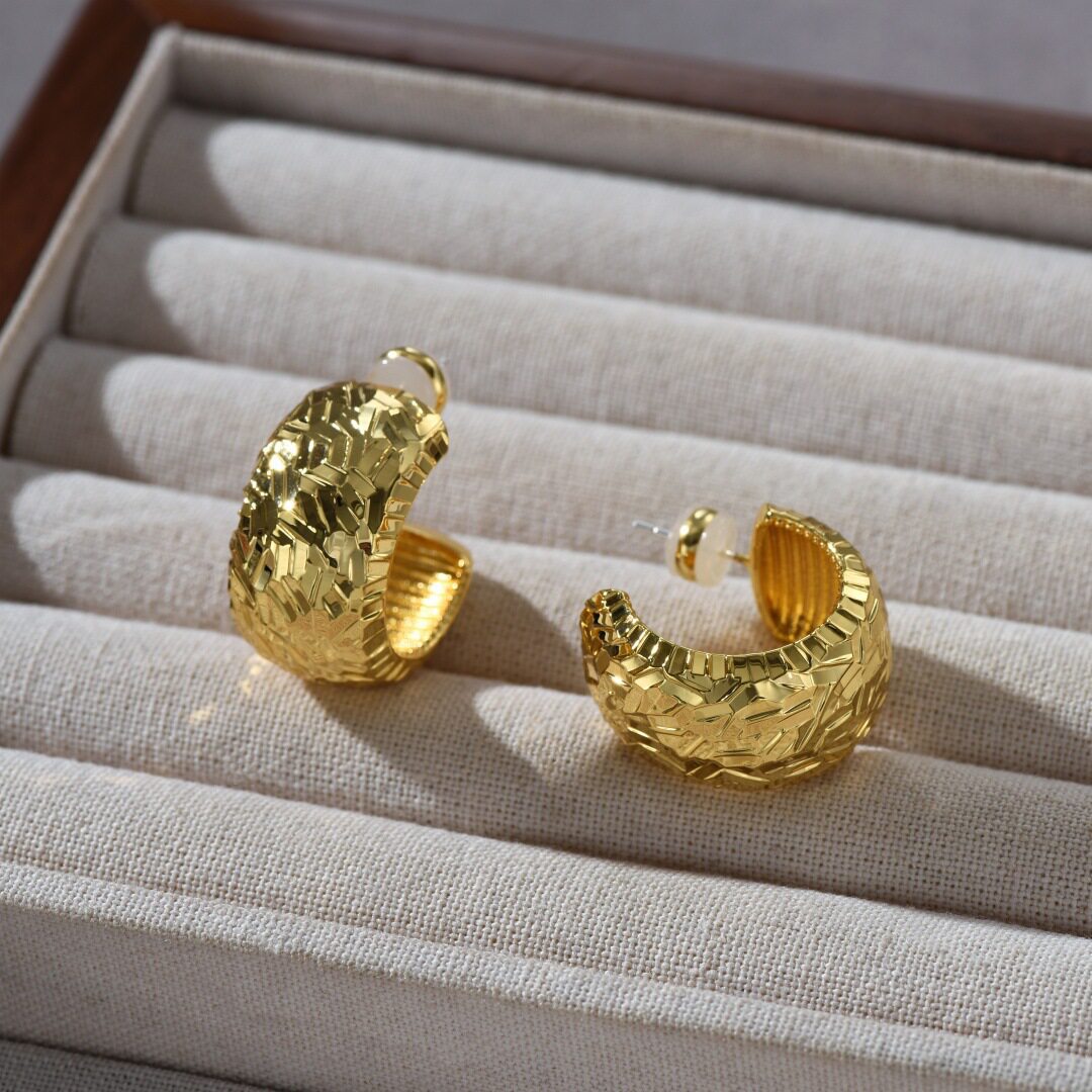 金色金屬圓圈誇張耳環