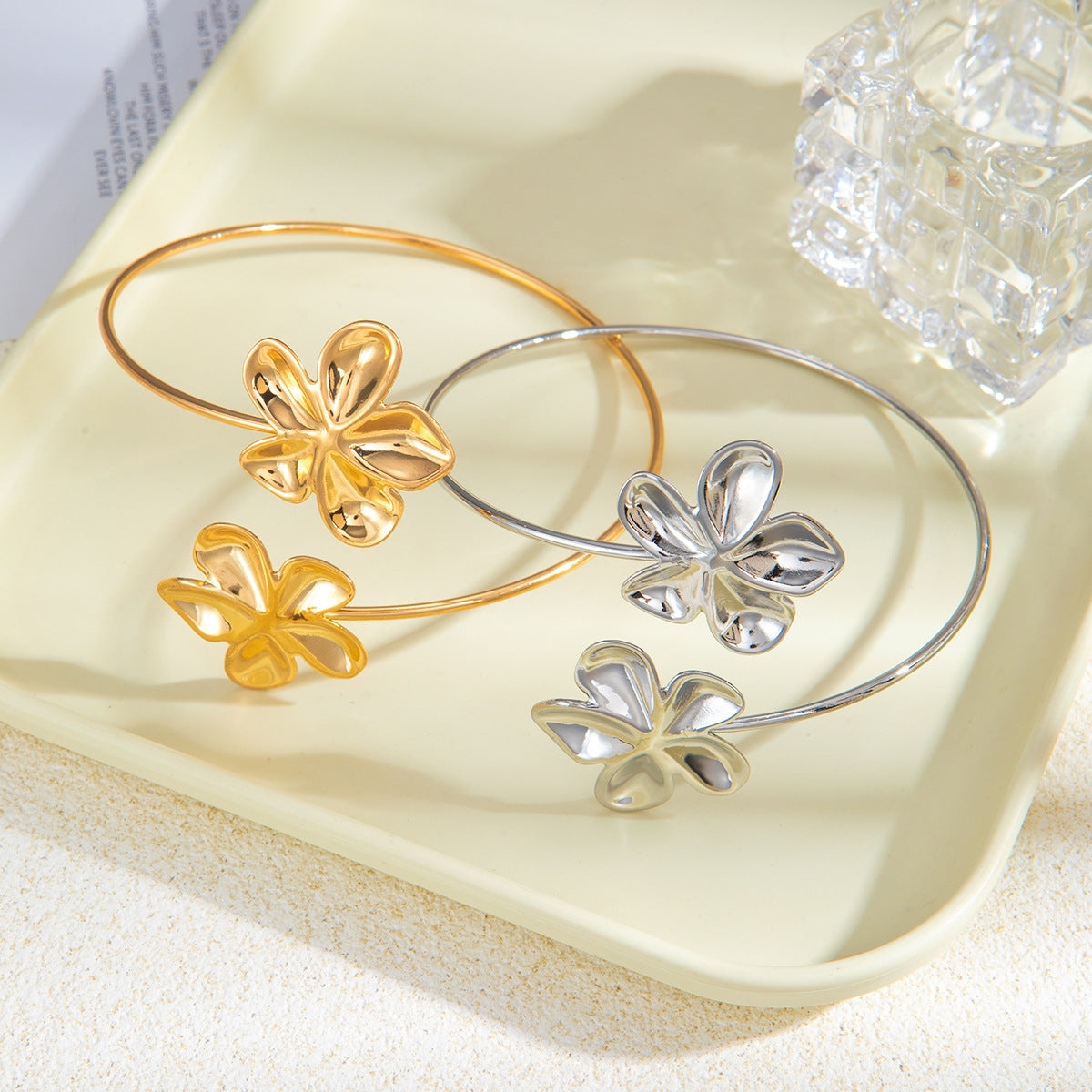 花朵雙層立體飾品－商品主圖｜https://igowo.tw/