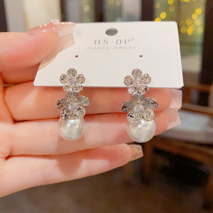 珍珠金屬花朵耳扣－第二視角實拍｜https://igowo.tw/
