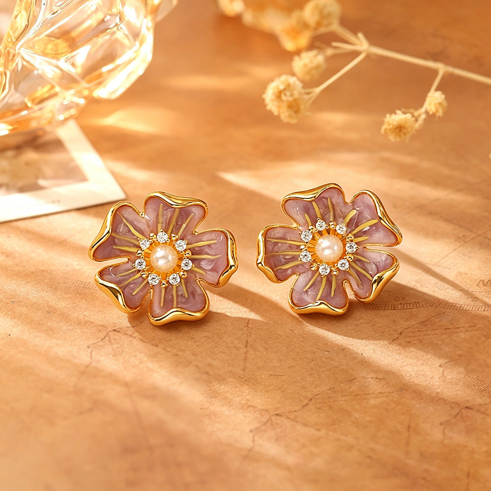 彩色琺瑯鋯石花朵耳釘－細節特寫1｜https://igowo.tw/