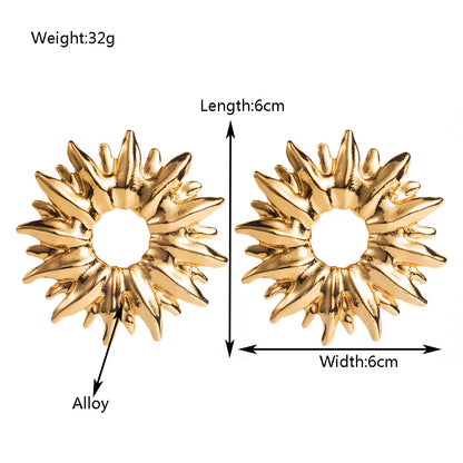金屬太陽花誇張耳環－銀色款實拍｜https://igowo.tw/