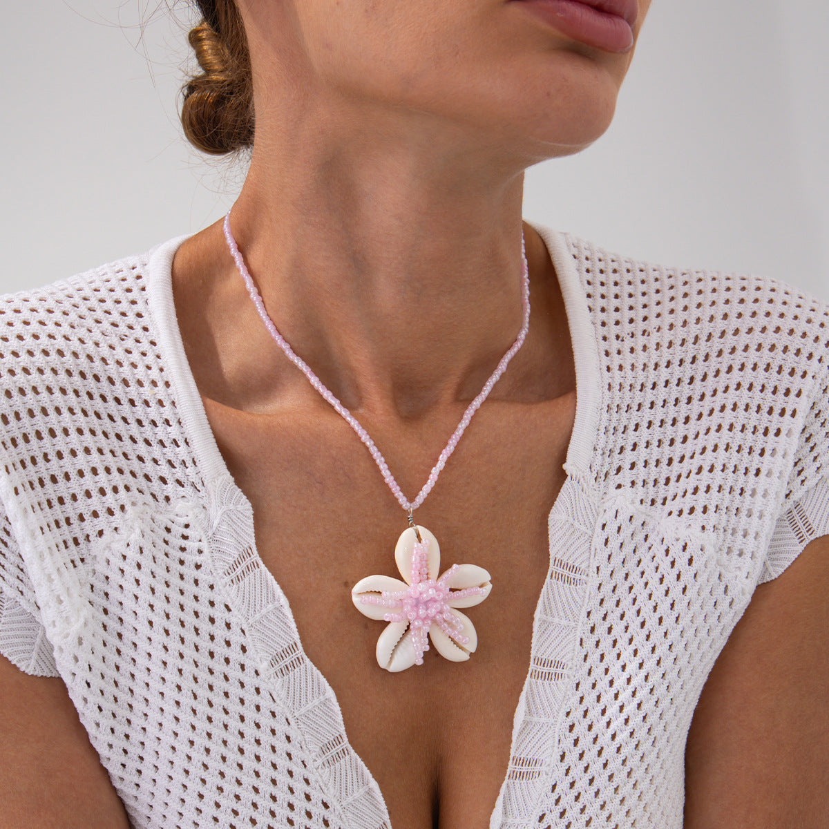 串珠貝殼花朵墜飾項鍊－第二視角實拍｜https://igowo.tw/