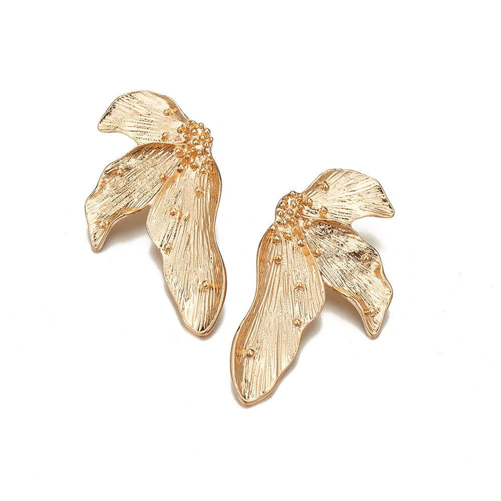 金屬樹葉花朵復古耳釘－細節特寫3｜https://igowo.tw/