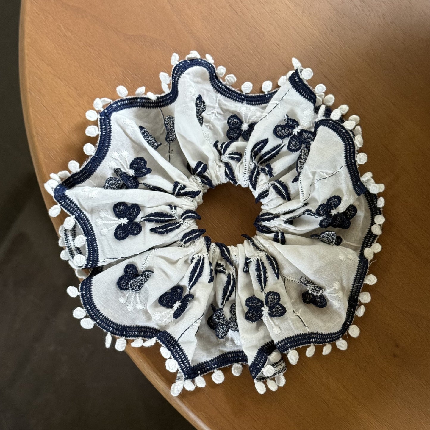 藍色大腸圈刺繡髮圈