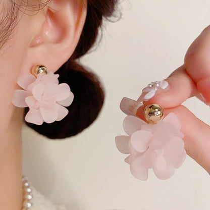 花朵簡約耳環－第二視角實拍｜https://igowo.tw/