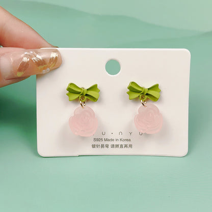 綠色金屬蝴蝶結耳釘－細節特寫32｜https://igowo.tw/
