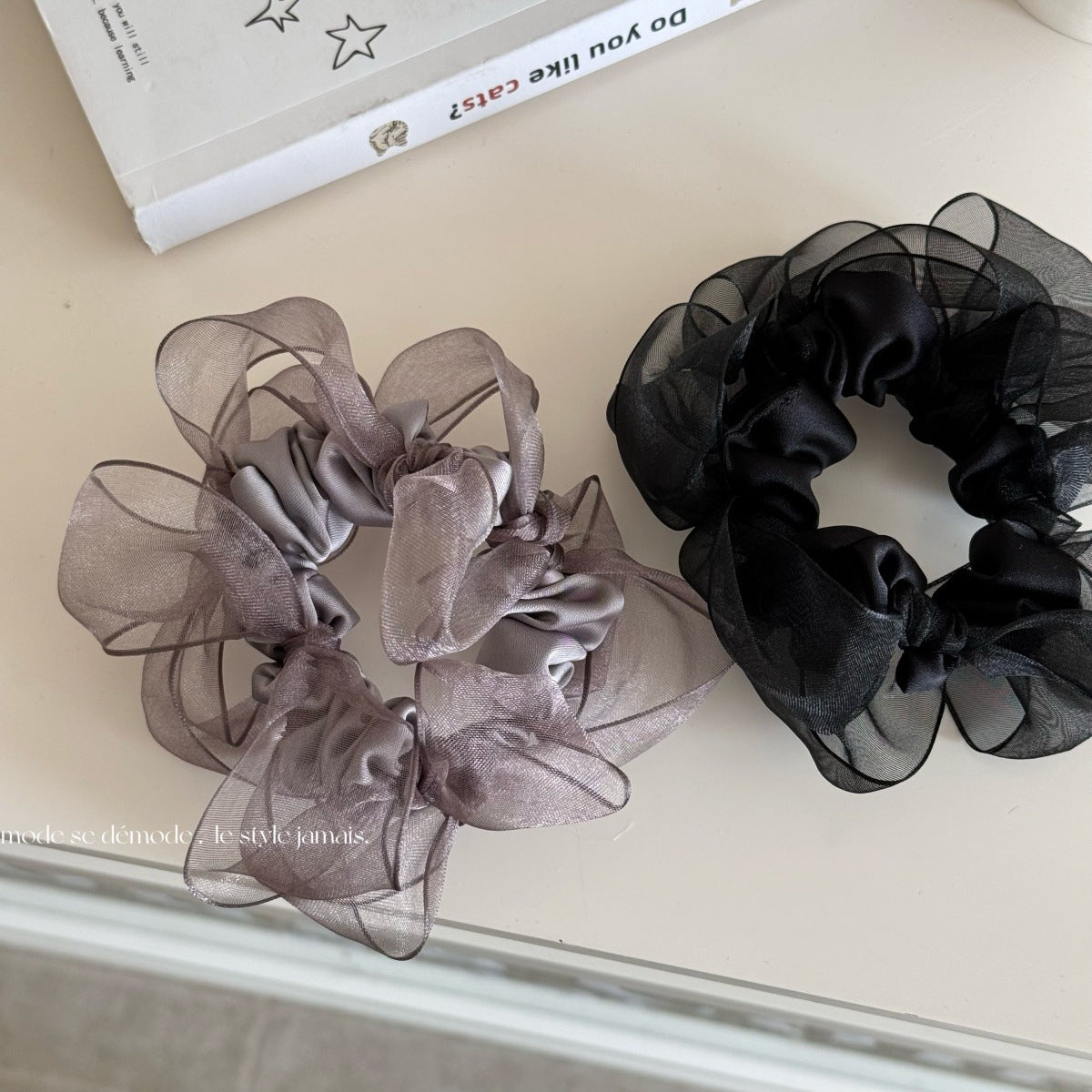 緞帶蝴蝶結簡約髮圈－商品主圖｜https://igowo.tw/
