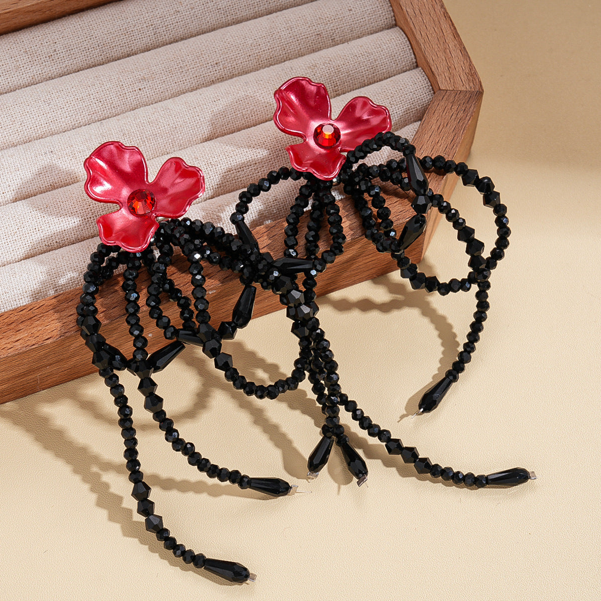 紅色布面花朵誇張耳環－細節特寫30｜https://igowo.tw/