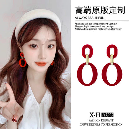 紅色銀針圓圈誇張耳釘－商品主圖｜https://igowo.tw/