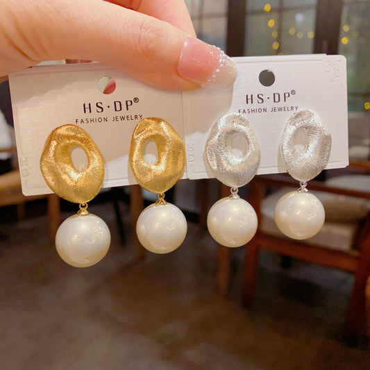 珍珠不規則拉絲耳墜－商品主圖｜https://igowo.tw/