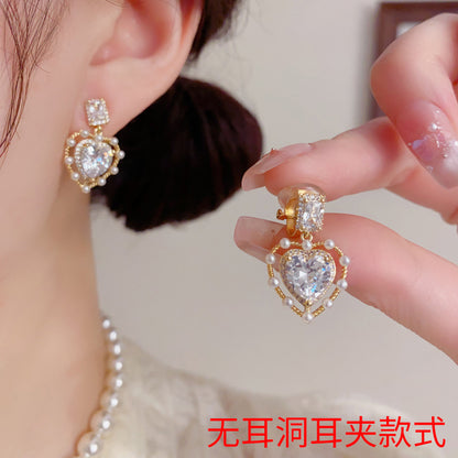 珍珠鋯石愛心耳夾－商品主圖｜https://igowo.tw/