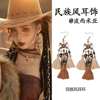 羽毛花朵流蘇復古耳鉤－細節特寫2｜https://igowo.tw/