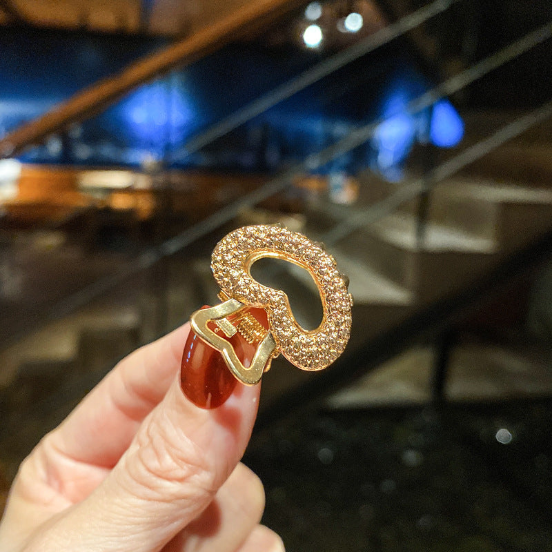 金屬簡約鯊魚夾－中號方塊款細節9｜https://igowo.tw/