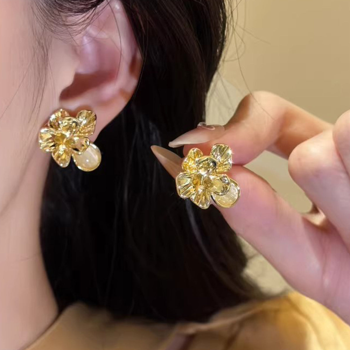 貓眼石花朵立體耳環－商品主圖｜https://igowo.tw/