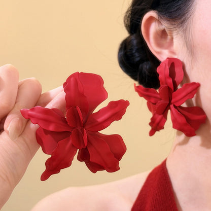 紅色花朵誇張耳釘－商品主圖｜https://igowo.tw/