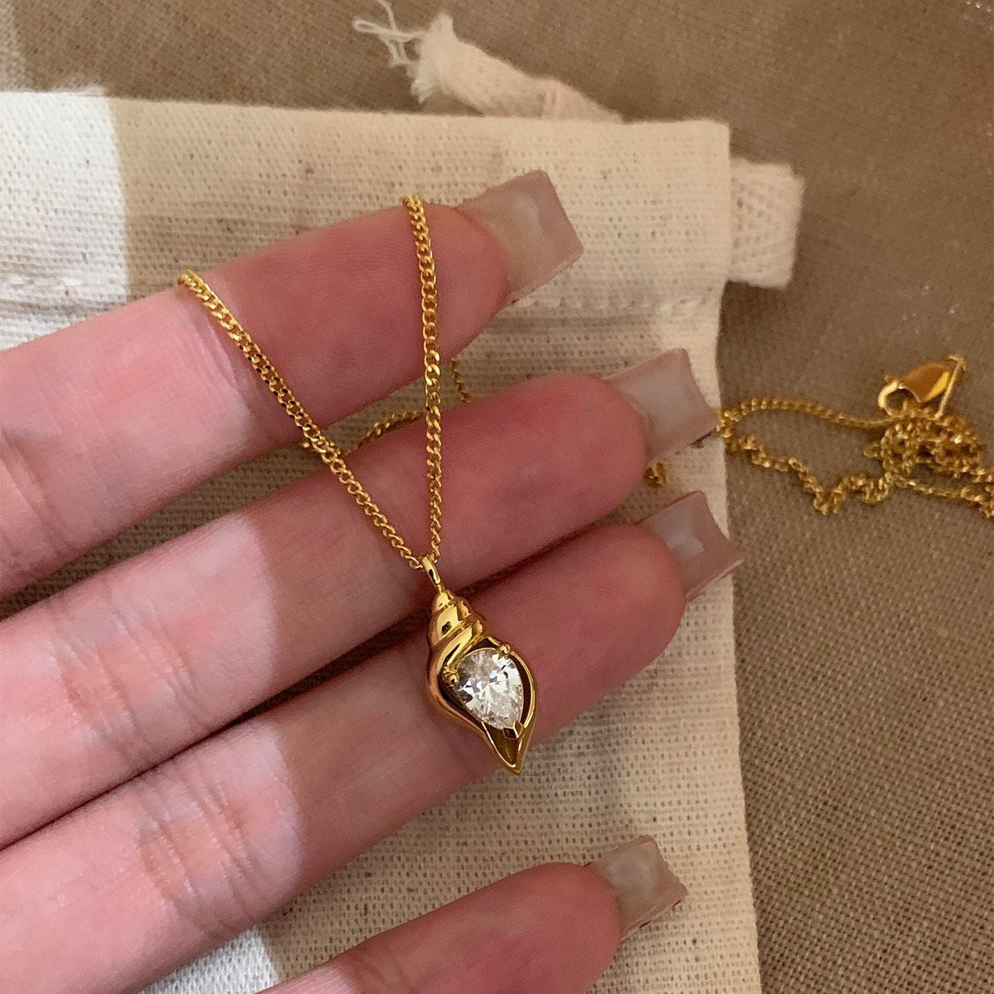 金色鋯石復古項鍊－商品主圖｜https://igowo.tw/