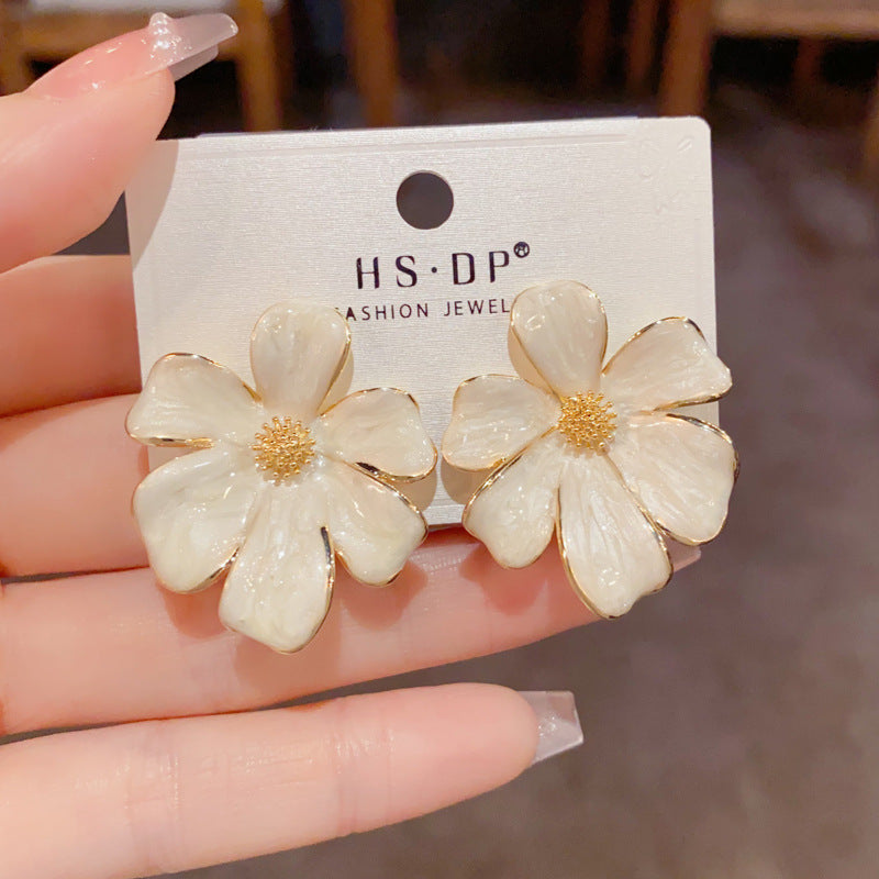琺瑯花朵誇張耳釘－第二視角實拍｜https://igowo.tw/