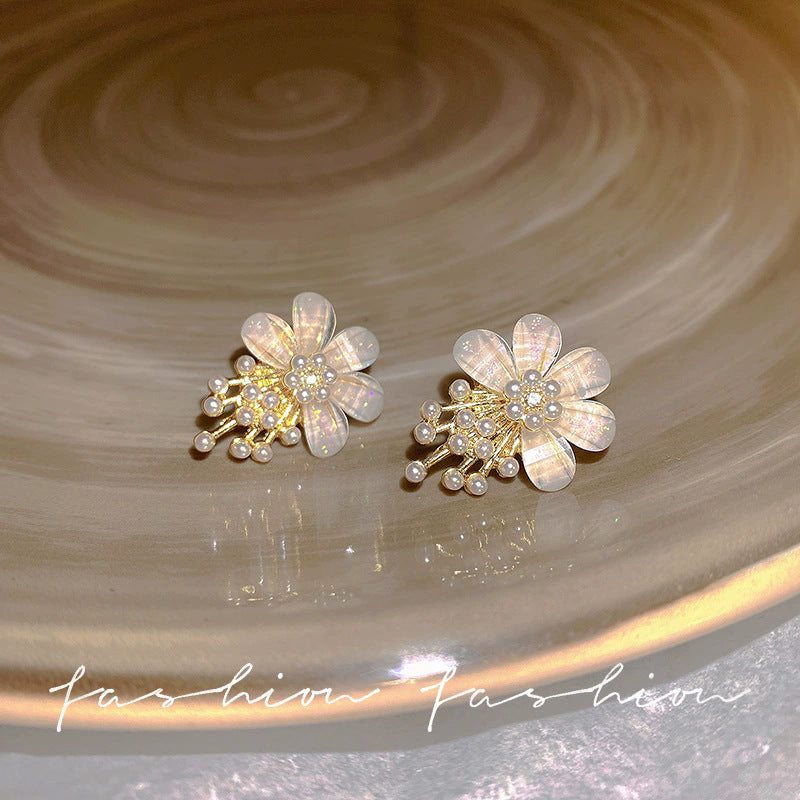 白色花朵耳環－白款細節｜https://igowo.tw/