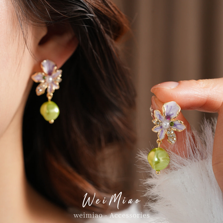 金色琺瑯花朵復古耳環－第二視角實拍｜https://igowo.tw/
