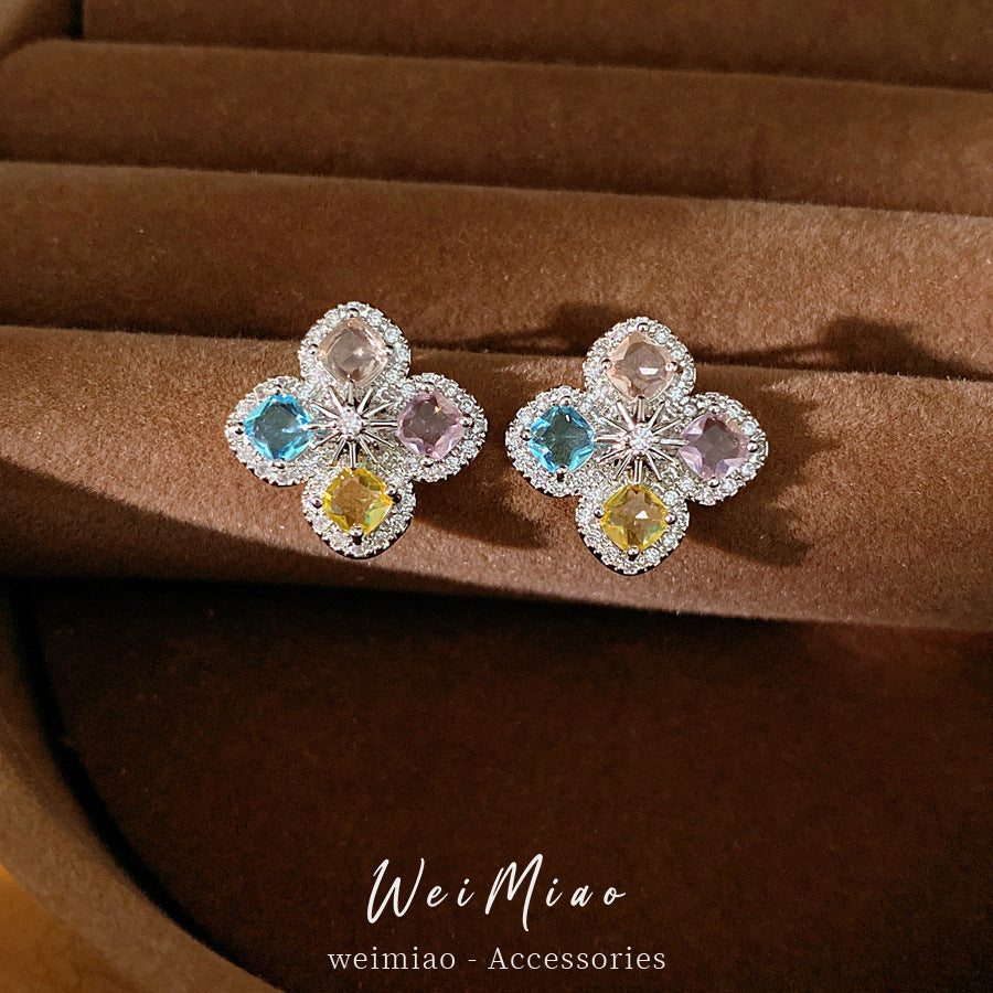 彩色鋯石花朵簡約耳釘－商品主圖｜https://igowo.tw/
