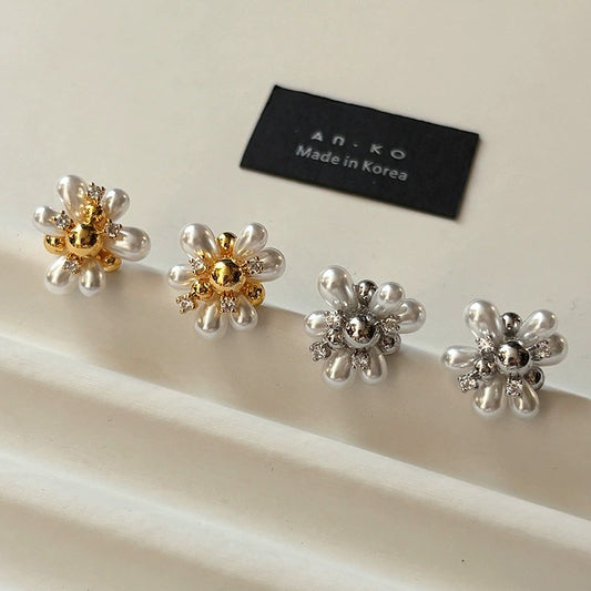 珍珠花朵微鑲耳釘－商品主圖｜https://igowo.tw/