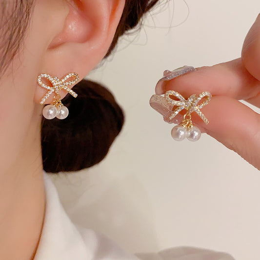 珍珠蝴蝶結耳墜－商品主圖｜https://igowo.tw/