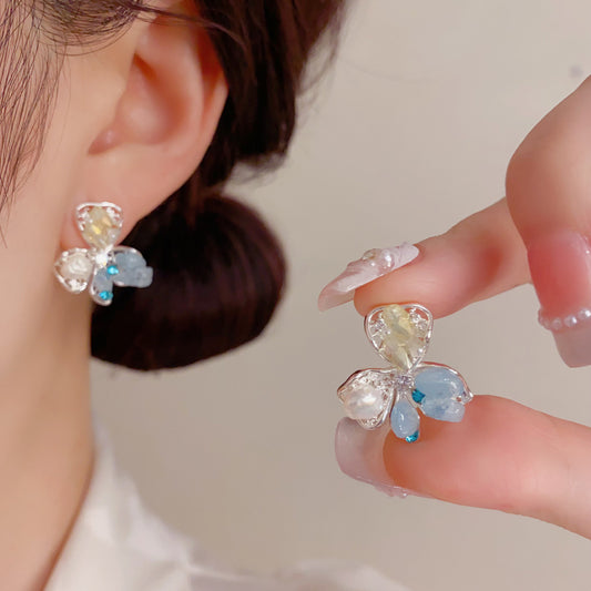 珍珠水晶花朵耳釘－商品主圖｜https://igowo.tw/