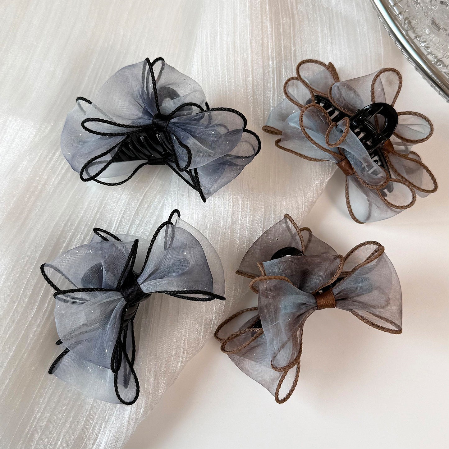 蝴蝶結暈染鑲鑽鯊魚夾－第二視角實拍｜https://igowo.tw/