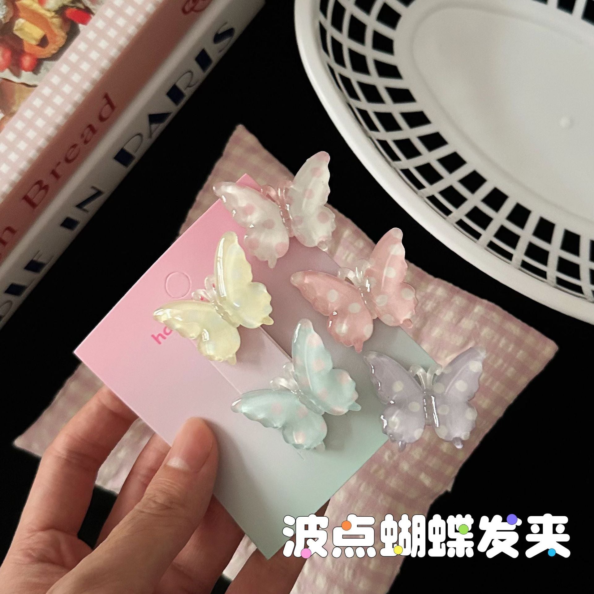 波點蝴蝶髮夾－商品主圖｜https://igowo.tw/