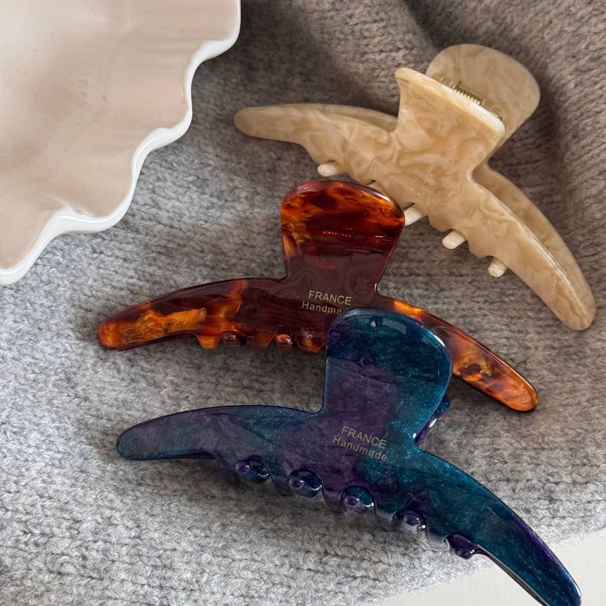 醋酸板材復古鯊魚夾－細節特寫1｜https://igowo.tw/