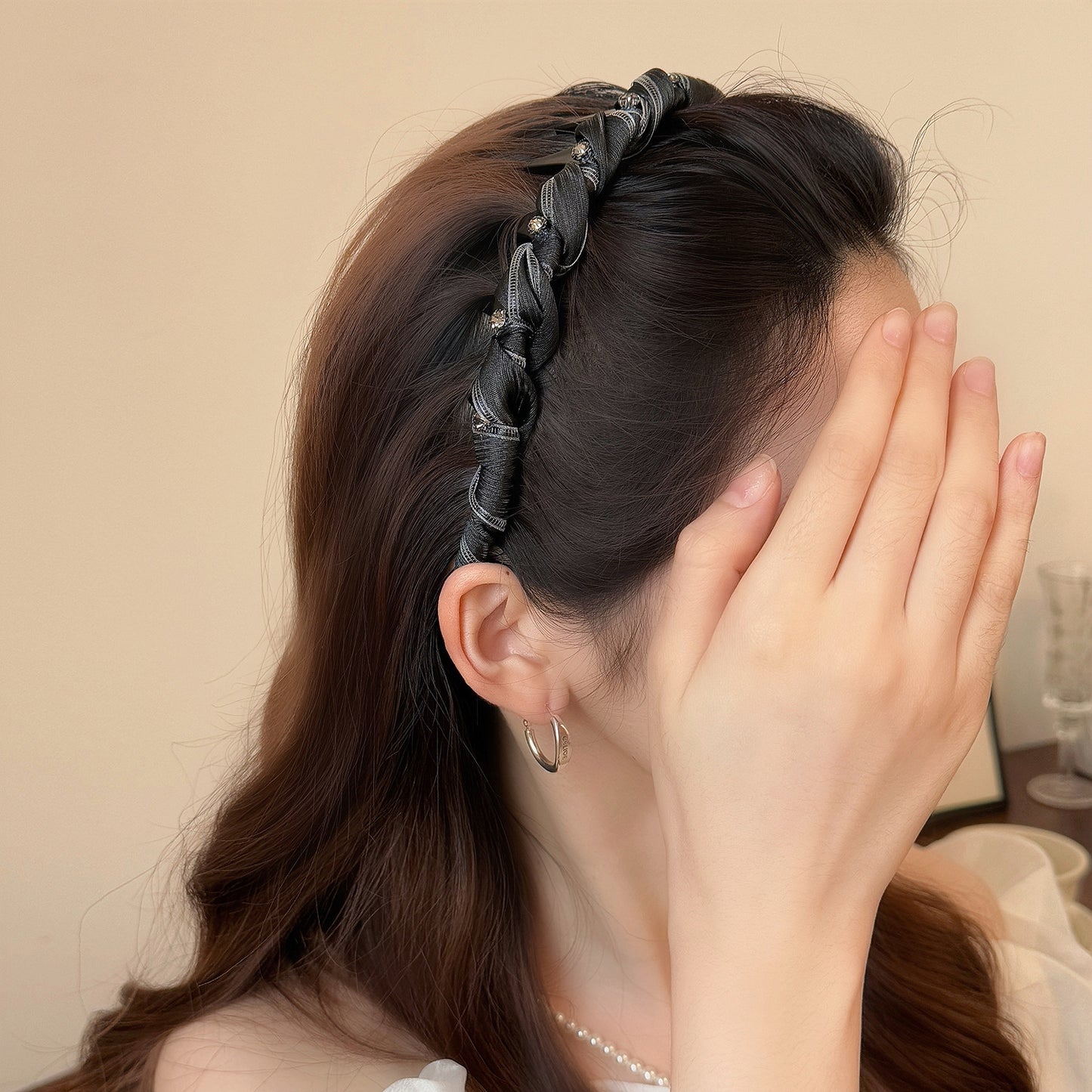 鋯石波浪纏繞簡約髮箍－米白色款實拍｜https://igowo.tw/