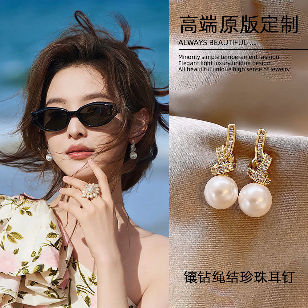 珍珠鑲鑽耳釘－商品主圖｜https://igowo.tw/